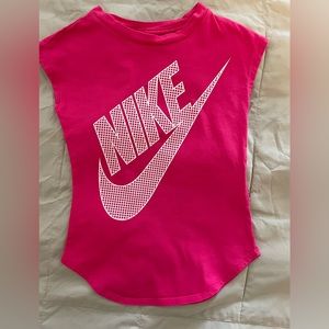 Girls Nike pink tee shirt